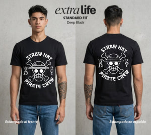 Mar de los Piratas | El Sombrero y su Gente #03328 - Playera Standard Fit | Deep Black - Foto en modelo