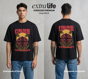Mar de los Piratas | El Barco del Sol #03333 - Playera Oversized Premium | Deep Black - Foto en modelo