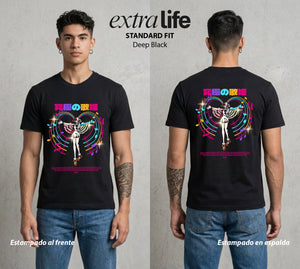Mar de los Piratas | La Cantante del Mar #03357 - Playera Standard Fit | Deep Black - Foto en modelo