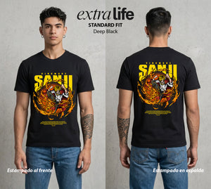 Mar de los Piratas | Patada Llameante #03368 - Playera Standard Fit | Deep Black - Foto en modelo