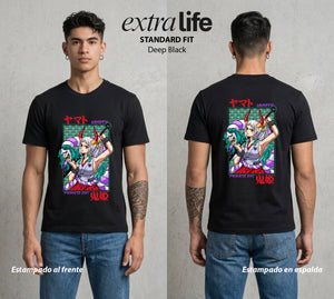 Mar de los Piratas | La Hija Libertaria #03370 - Playera Standard Fit | Deep Black - Foto en modelo