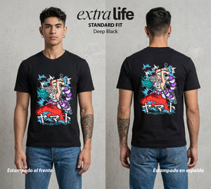 Mar de los Piratas | El Oni de la Libertad #03371 - Playera Standard Fit | Deep Black - Foto en modelo