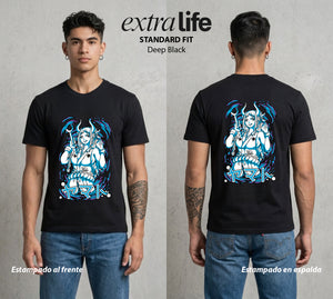 Mar de los Piratas | La Guerrera del Frio #03373 - Playera Standard Fit | Deep Black - Foto en modelo