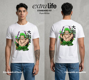 Mar de los Piratas | Cazador de Espadas #03378 - Playera Standard Fit | Pure White - Foto en modelo