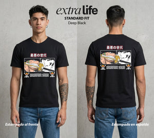 Mar de los Piratas | Acero y Voluntad #03379 - Playera Standard Fit | Deep Black - Foto en modelo