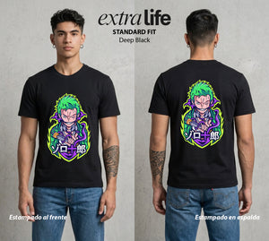 Mar de los Piratas | Tres Espadas #03395 - Playera Standard Fit | Deep Black - Foto en modelo