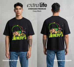Mar de los Piratas | La Espada del Mundo #03400 - Playera Oversized Premium | Deep Black - Foto en modelo