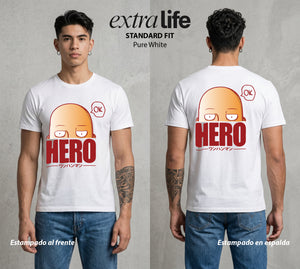 El Heroe del Un Golpe | El Heroe por Hobby #03414 - Playera Standard Fit | Pure White - Foto en modelo