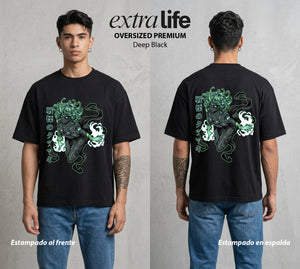 El Heroe del Un Golpe | La Bruja del Rango S #03419 - Playera Oversized Premium | Deep Black - Foto en modelo