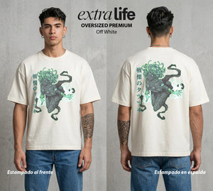 El Heroe del Un Golpe | La Bruja del Rango S #03419 - Playera Oversized Premium | Off White - Foto en modelo
