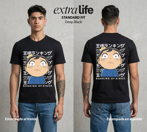 El Pequeno Gran Rey | El Pequeno Rey #03433 - Playera Standard Fit | Deep Black - Foto en modelo
