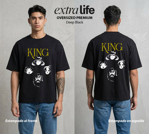 El Pequeno Gran Rey | El Equipo del Reino #03437 - Playera Oversized Premium | Deep Black - Foto en modelo