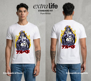 El Senor de las Mazmorras | El Amor del Abismo #03445 - Playera Standard Fit | Pure White - Foto en modelo