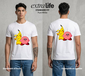 Varios Mundos | El Rayo de Kanto #03451 - Playera Standard Fit | Pure White - Foto en modelo
