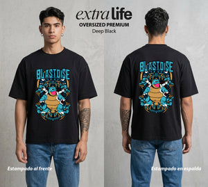 El Mundo Entrenador | El Agua del Poder #03461 - Playera Oversized Premium | Deep Black - Foto en modelo