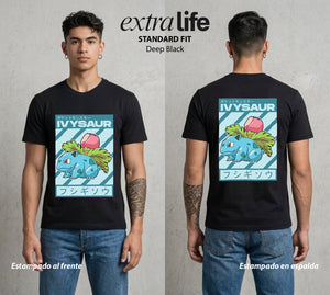 El Mundo Entrenador | La Flor Media #03511 - Playera Standard Fit | Deep Black - Foto en modelo
