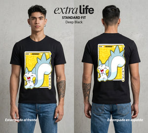 El Mundo Entrenador | La Ardilla del Rayo #03533 - Playera Standard Fit | Deep Black - Foto en modelo