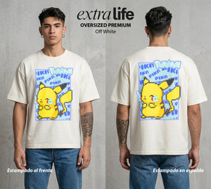 El Mundo Entrenador | El Rayo de Kanto en Pixel #03538 - Playera Oversized Premium | Off White - Foto en modelo