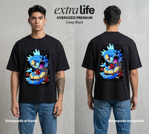 El Mundo Entrenador | Libera el Caos #03551 - Playera Oversized Premium | Deep Black - Foto en modelo