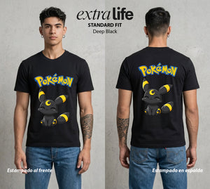 El Mundo Entrenador | El Guardian Nocturno #03566 - Playera Standard Fit | Deep Black - Foto en modelo
