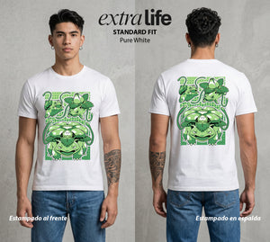 El Mundo Entrenador | La Evolucion Floral Evolucion #03568 - Playera Standard Fit | Pure White - Foto en modelo