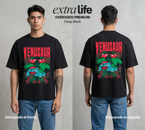 El Mundo Entrenador | La Flor Final #03569 - Playera Oversized Premium | Deep Black - Foto en modelo