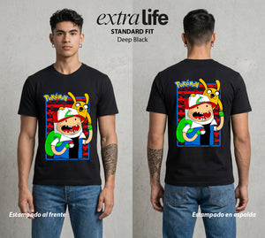 El Mundo Entrenador | El Crossover del Bien #03573 - Playera Standard Fit | Deep Black - Foto en modelo