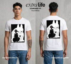 El Estudio del Viento | Loba y Princesa #03588 - Playera Standard Fit | Pure White - Foto en modelo