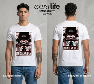 La Noche de la Calabaza | Las Vibraciones del Mal #03591 - Playera Standard Fit | Pure White - Foto en modelo