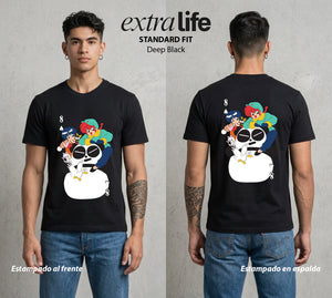 El Dojo del Caos | Los del Dojo #03596 - Playera Standard Fit | Deep Black - Foto en modelo