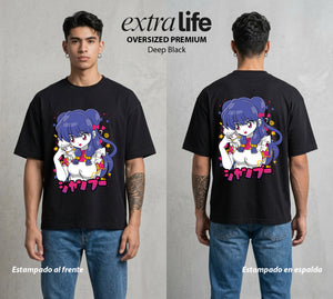 El Dojo del Caos | La China del Cafe #03611 - Playera Oversized Premium | Deep Black - Foto en modelo