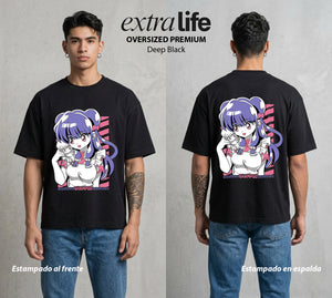 El Dojo del Caos | El Cafe del Amor #03613 - Playera Oversized Premium | Deep Black - Foto en modelo