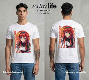 El Club del Diablo | La Reina del Diablo #03671 - Playera Standard Fit | Pure White - Foto en modelo