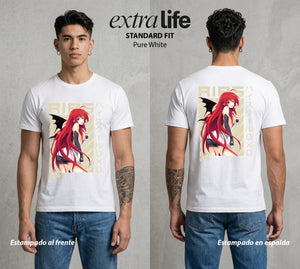 El Club del Diablo | El Poder del Diablo #03687 - Playera Standard Fit | Pure White - Foto en modelo