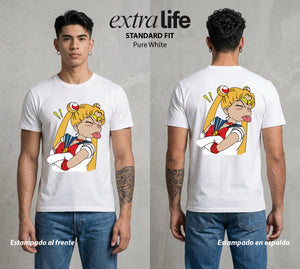 Las Guerreras del Cosmos | La Guerrera del Bien #03733 - Playera Standard Fit | Pure White - Foto en modelo