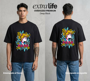 Las Guerreras del Cosmos | La Luna del Cosmos #03742 - Playera Oversized Premium | Deep Black - Foto en modelo