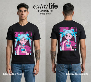 Las Guerreras del Cosmos | La Luna del Cosmos #03744 - Playera Standard Fit | Deep Black - Foto en modelo
