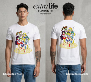 Las Guerreras del Cosmos | El Equipo del Bien #03754 - Playera Standard Fit | Pure White - Foto en modelo