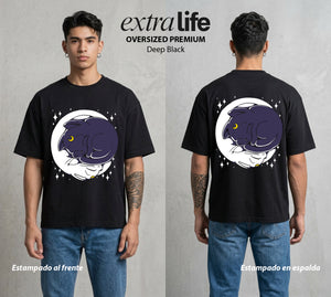 Las Guerreras del Cosmos | El Guardian Felino #03762 - Playera Oversized Premium | Deep Black - Foto en modelo
