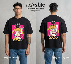 Las Guerreras del Cosmos | El Gato del Destino #03783 - Playera Oversized Premium | Deep Black - Foto en modelo