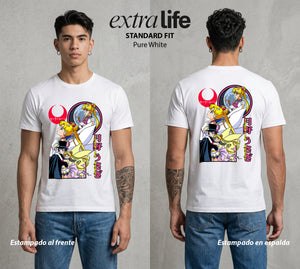 Las Guerreras del Cosmos | La Luna del Cosmos #03785 - Playera Standard Fit | Pure White - Foto en modelo