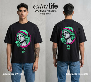 Los Caballeros del Cosmos | Las Cadenas del Bien #03788 - Playera Oversized Premium | Deep Black - Foto en modelo