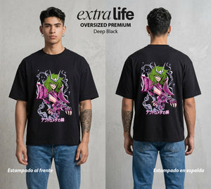 Los Caballeros del Cosmos | El Mas Gentil del Grupo #03789 - Playera Oversized Premium | Deep Black - Foto en modelo