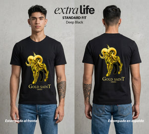 Los Caballeros del Cosmos | El Pegaso del Bien #03841 - Playera Standard Fit | Deep Black - Foto en modelo