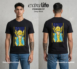 Los Caballeros del Cosmos | El Meteor del Cosmos #03846 - Playera Standard Fit | Deep Black - Foto en modelo