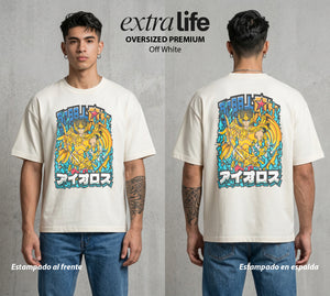 Los Caballeros del Cosmos | El Meteor del Cosmos #03850 - Playera Oversized Premium | Off White - Foto en modelo