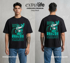 Los Caballeros del Cosmos | El Dragon del Escudo #03858 - Playera Oversized Premium | Deep Black - Foto en modelo