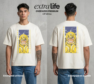 Los Caballeros del Cosmos | El Meteor del Cosmos #03861 - Playera Oversized Premium | Off White - Foto en modelo