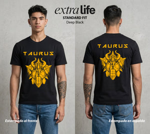 Los Caballeros del Cosmos | El Pegaso del Bien #03862 - Playera Standard Fit | Deep Black - Foto en modelo