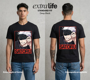 El Arte de las Maldiciones | Los Seis Ojos del Maestro #03894 - Playera Standard Fit | Deep Black - Foto en modelo